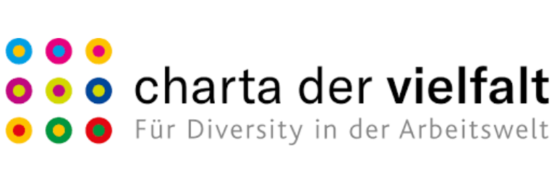 Auf der linken Seite sind 9 Kreise bestehend aus jeweils zwei unterschiedlich farbigen Ringen. Rechts steht geschrieben: