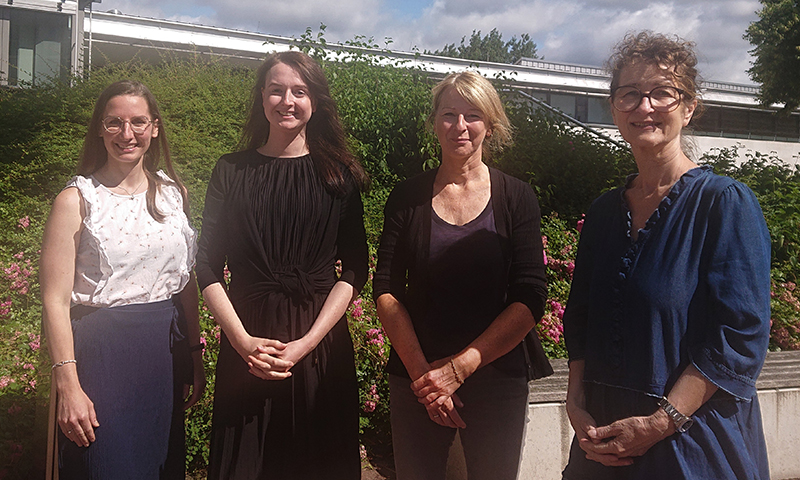 Bettina Ötvös, Caroline Berger-Konen and Jessica Felgentreu with Prof. Dr. Claudia de Witt