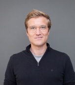 Dr. Benedikt Fecher Dr. Benedikt Fecher