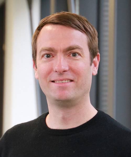 
                            Dr. Arndt Neumann
                        