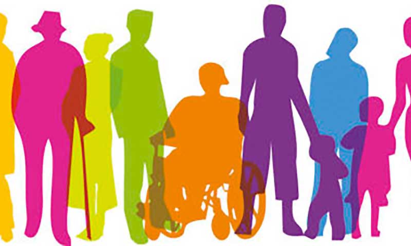 Verschiedene große und kleine Menschen sowie Menschen mit Handstock, Rollstuhl und ohne Hilfsmittel werden mit verschiedenen Farben als Grafik vor einem weißen Hintergrund abgebildet. 