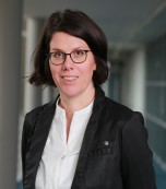 Dr.*in Katharina Sonnenberg