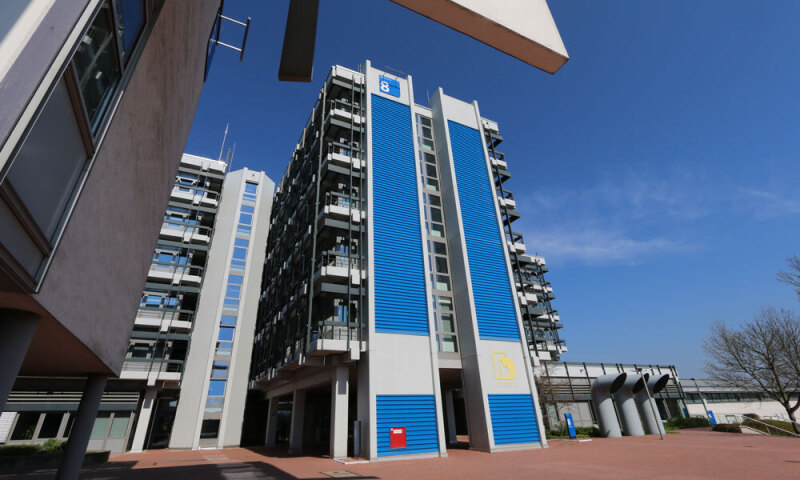 Gebäude 8 (AVZ), Eingang