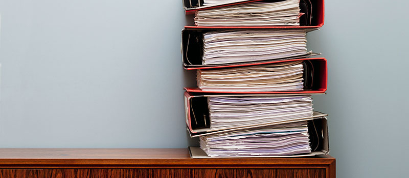 Aktenmappen auf dem Tisch 