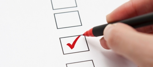 rotes Häkchen welches in einem Kästchen gesetzt wird