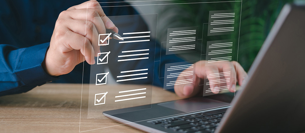 Smart-Checklisten und Dokumente auf virtuellen Bildschirmen