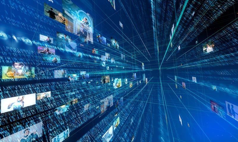 Blaugrundiges Symbolbild für Datenfluss