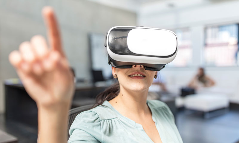 Person mit VR-Brille