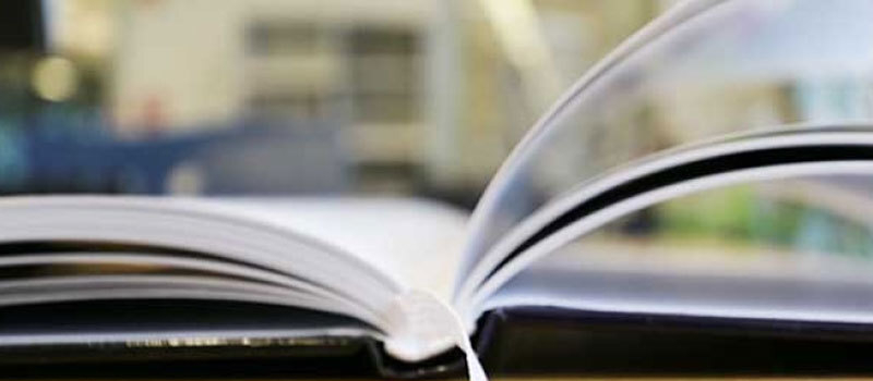 Aufgeschlagenes Buch