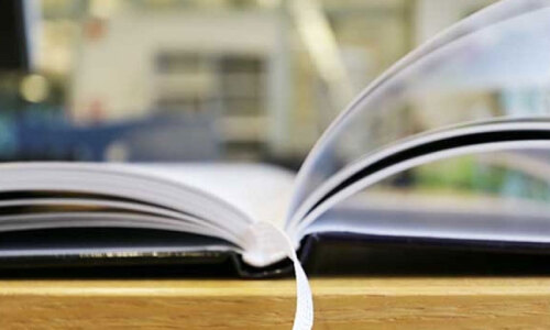Aufgeschlagenes Buch
