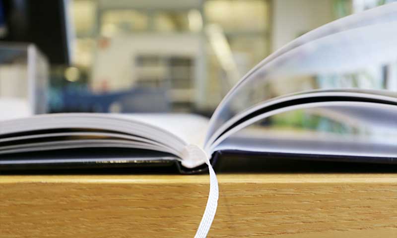 Aufgeschlagenes Buch