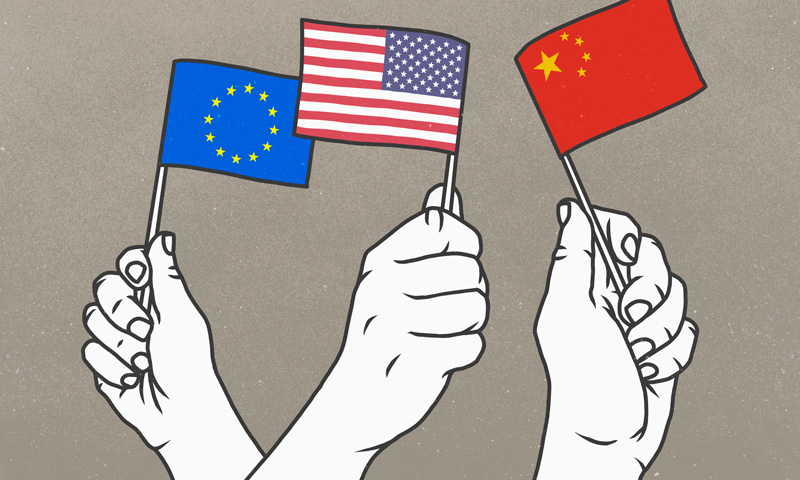 Zeichnung von drei Händen, die europäische, chinesische und us-amerikanische Flaggen schwenken.
