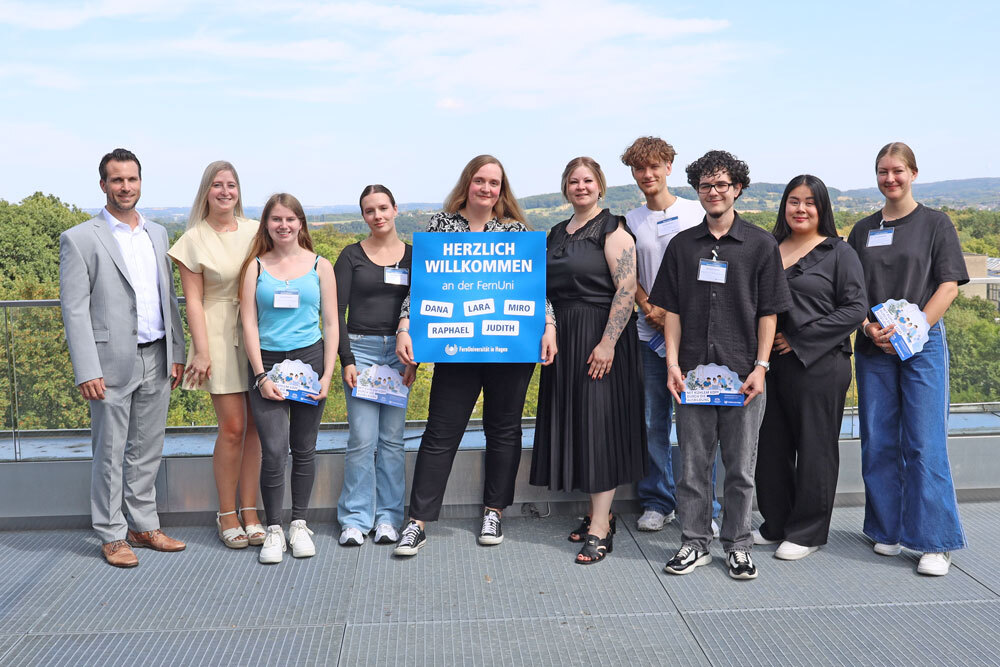Gruppe von Menschen auf der Tachterrasse