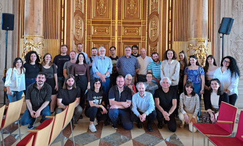 Summer School Tutzing Gruppenfoto im Augsburger Rathaus