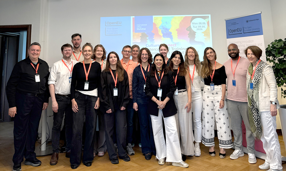 Gruppenbild der Kolleg:innen des Interkulturellen Trainings