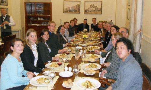 Gruppenbild beim Abendessen