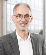 Univ.-Prof. Dr. Ewald Scherm Univ.-Prof. Dr. Ewald Scherm