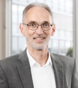 Univ.-Prof. Dr. Ewald Scherm Univ.-Prof. Dr. Ewald Scherm