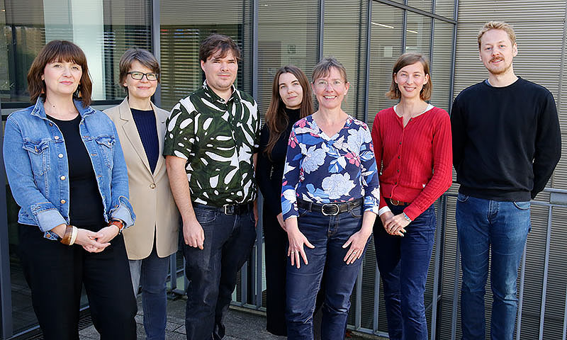 Gruppe von Menschen stehend