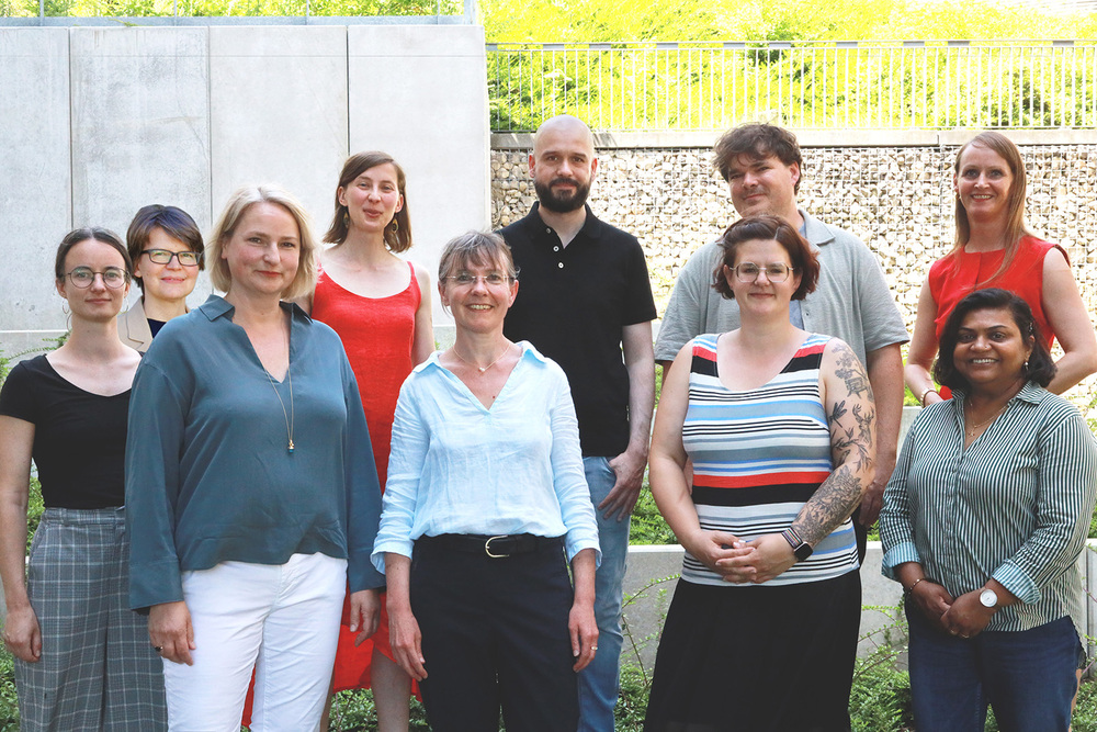 Gruppe von Menschen stehend