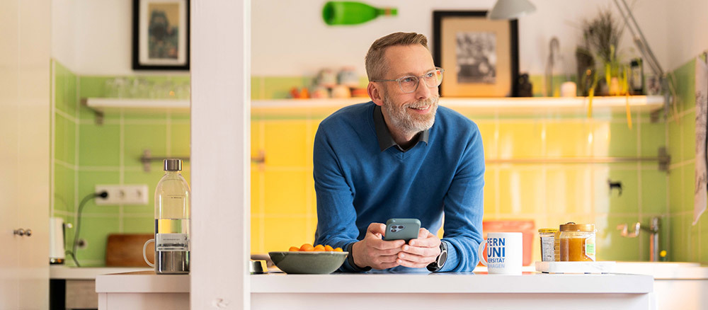 Student-smartphone-home-4-js