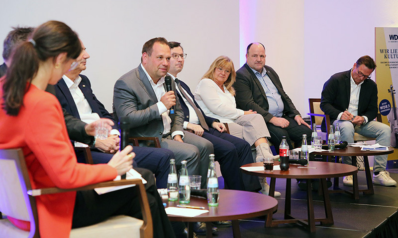 Diskussionsrunde, Politischer Salon im Oktober 2025