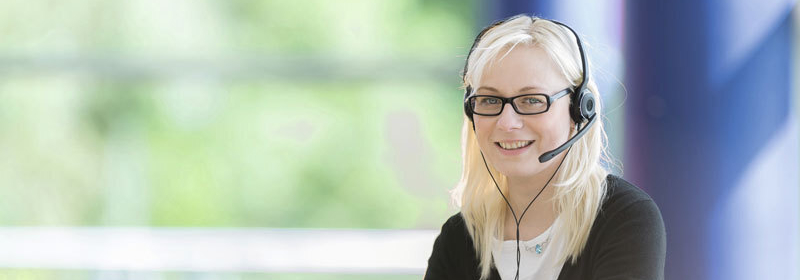 Frau mit Headset.