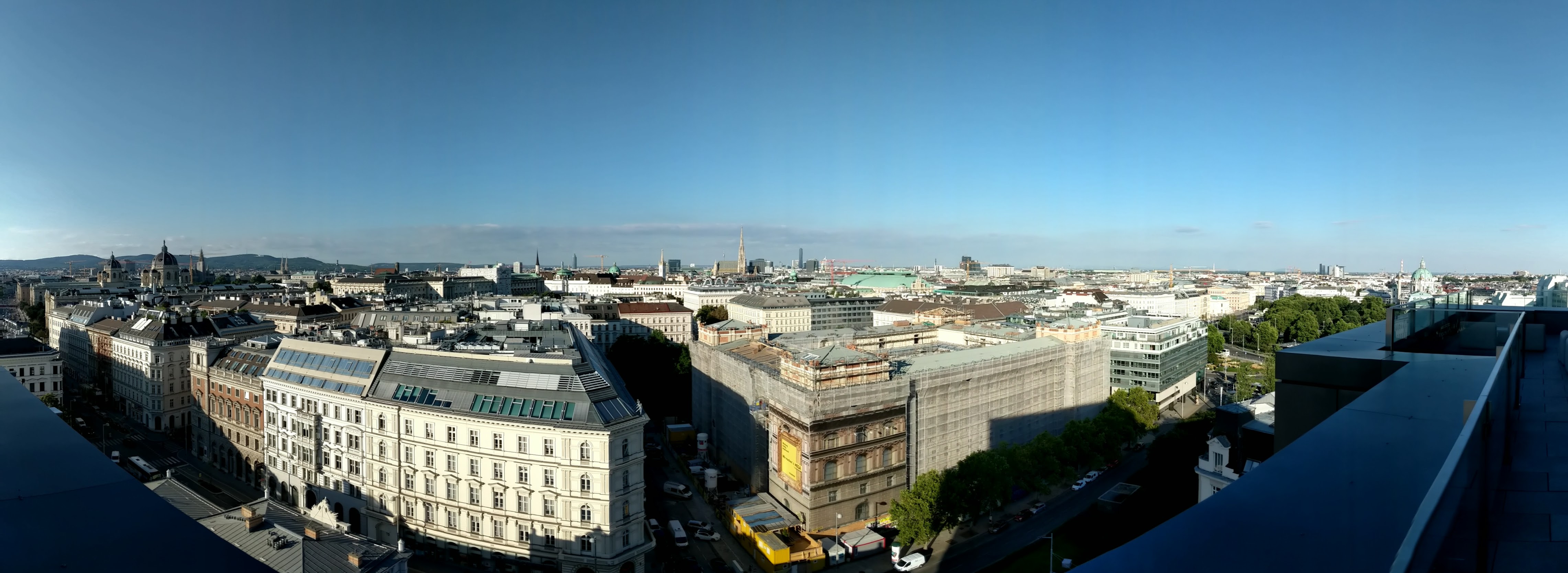 Foto vom Ausblick über Wien aus dem Konferenzsaal TUtheSky der TU Wien.