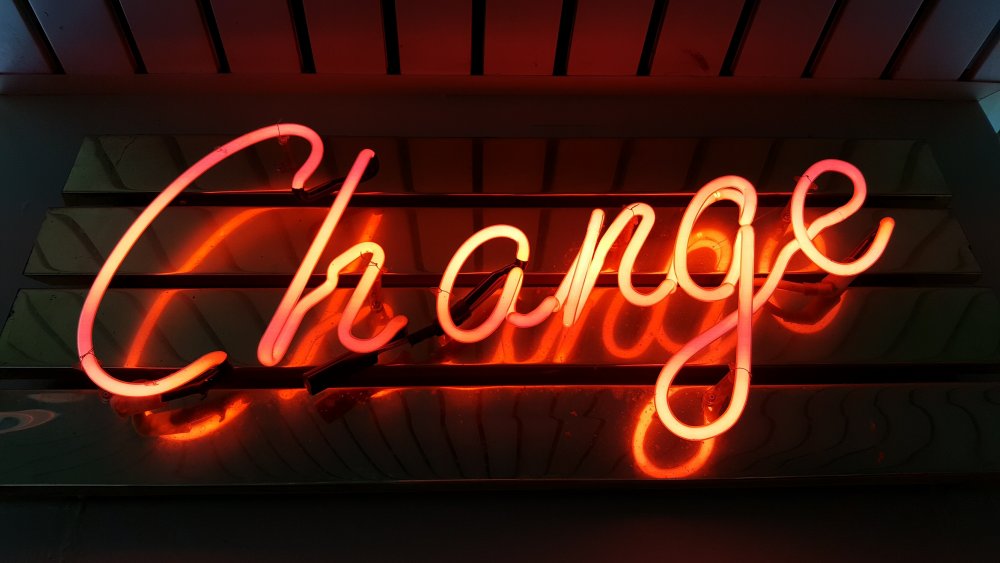 Das Wort Change als Neonzeichen