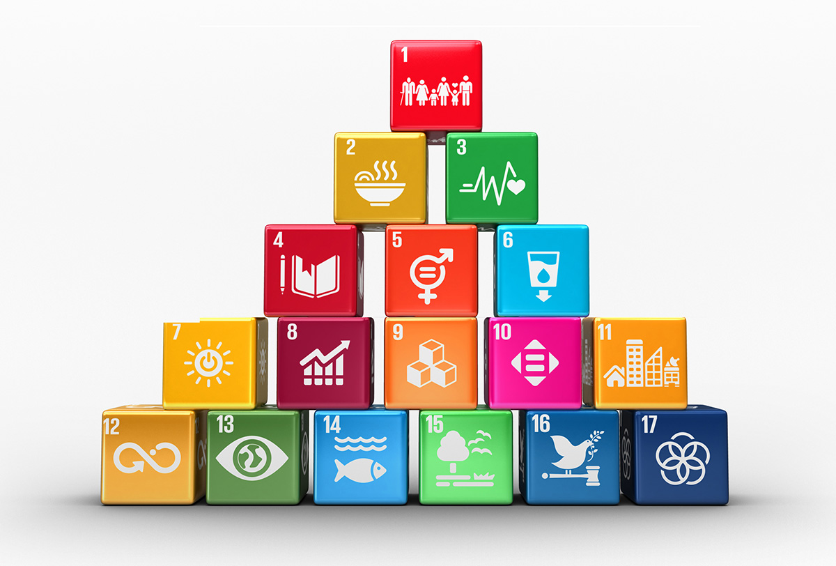 Würfelpyramide, auf den Würfeln sind die Symbole für die Nachhaltigkeitszeile der UN zu sehen