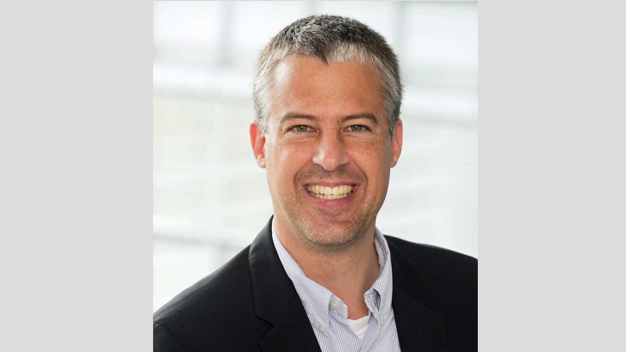 Portrait von Prof. Dr. Stefan Smolnik